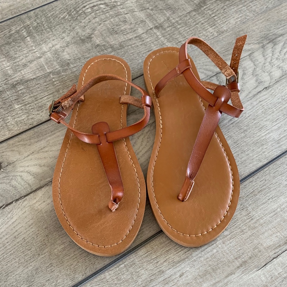 Universal Thread Sandals
